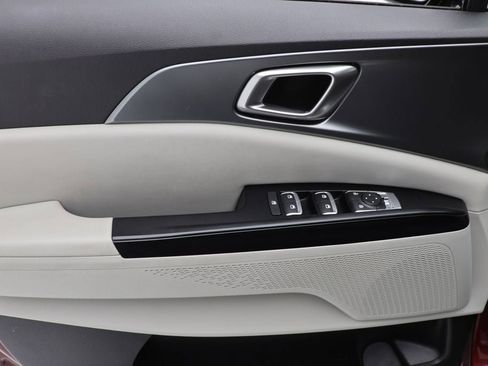 Used 2024 Kia Carnival LX image 15