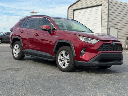 Used 2020 Toyota RAV4 XLE w/ Convenience Package AWD/4WD image 2