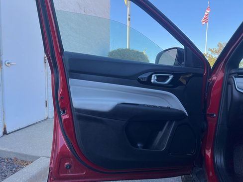 Used 2025 Jeep Compass Limited image 8