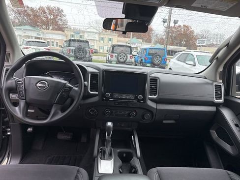 Used 2023 Nissan Frontier SV image 37