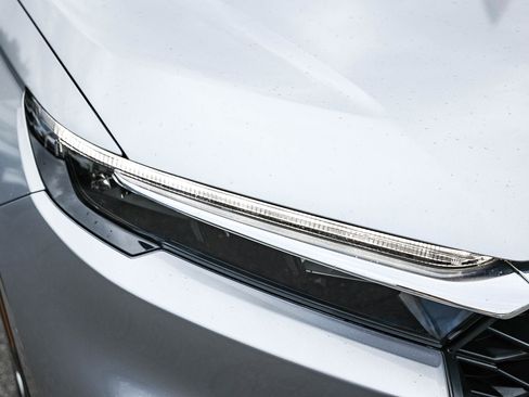 Used 2025 Honda CR-V LX image 17