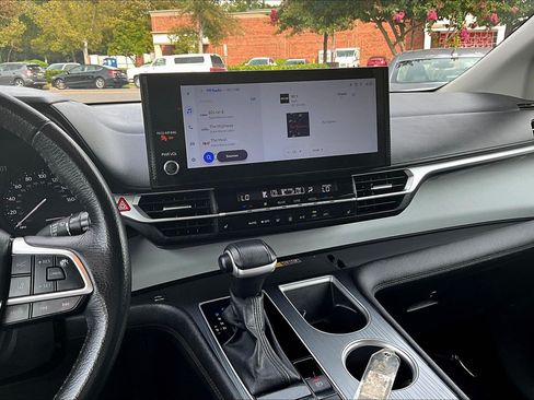 Used 2025 Toyota Sienna XLE FWD image 6