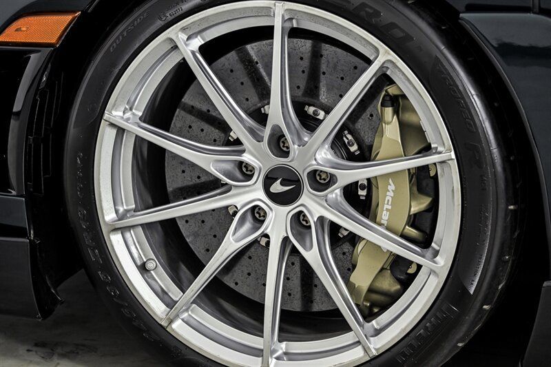 Used 2022 McLaren 765LT RWD image 22