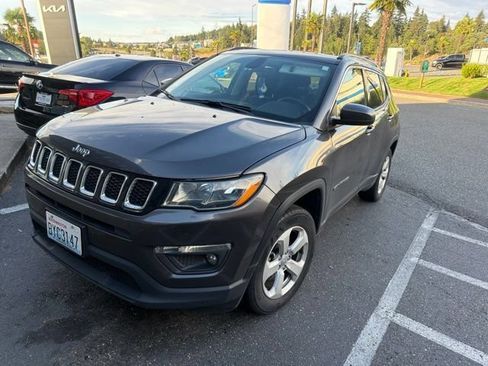 Used 2021 Jeep Compass Latitude w/ Sun and Sound Group AWD/4WD image 3