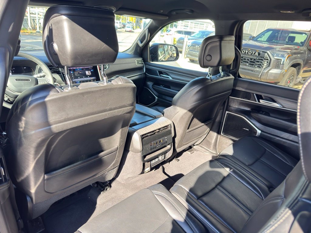 Used 2024 Jeep Wagoneer L Series II w/ Flexible Seating Group AWD/4WD image 34