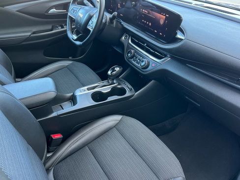 Used 2024 Buick Envista Preferred w/ Convenience I Package image 13