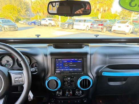 Used 2013 Jeep Wrangler Unlimited Rubicon w/ Connectivity Group image 19