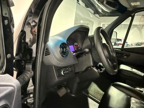 Used 2020 Mercedes-Benz Sprinter 3500 image 36