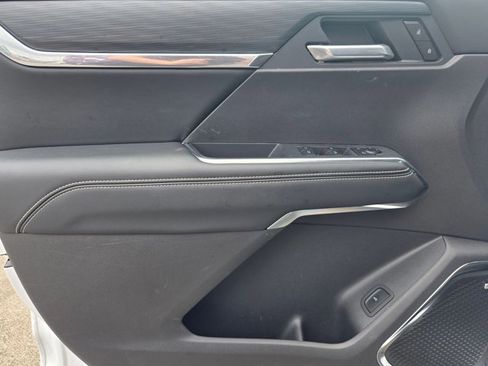 Used 2026 GMC Acadia Elevation w/ Elevation Premium Package FWD image 12