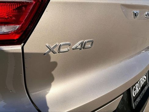 Used 2023 Volvo XC40 B4 Plus w/ Protection Package Premier image 41
