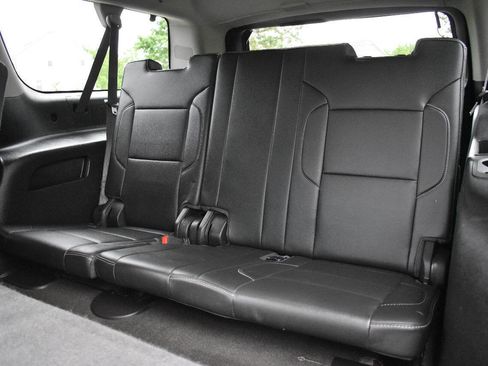 Used 2018 Chevrolet Suburban LT image 17