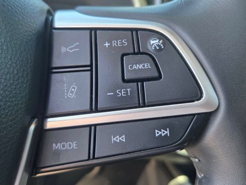 Used 2024 Toyota Highlander XLE AWD/4WD image 18