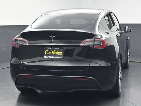 Used 2023 Tesla Model Y 2WD image 3