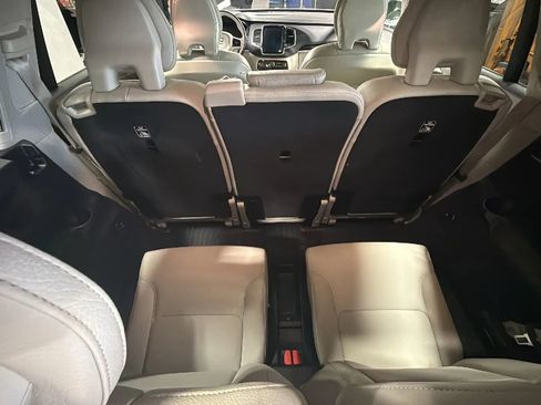Used 2019 Volvo XC90 T5 Momentum w/ Multimedia Package AWD/4WD image 21
