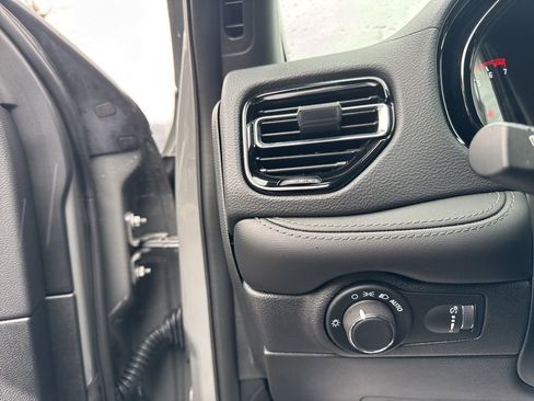 Used 2024 Dodge Durango SXT image 12