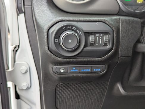 Used 2021 Jeep Wrangler Unlimited Rubicon w/ Cold Weather Group image 18