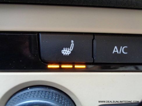 Used 2017 Volkswagen Tiguan Wolfsburg Edition image 12