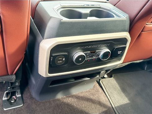 Used 2022 Ford Expedition Max Limited image 28