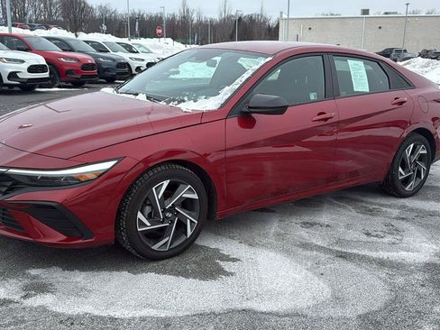 Used 2025 Hyundai Elantra Sport FWD image 12