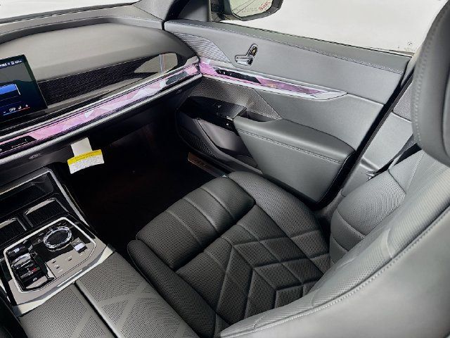 Used 2026 BMW 740i xDrive AWD/4WD image 25