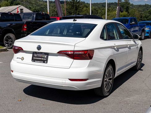 Used 2020 Volkswagen Jetta SE w/ SE Cold Weather Package FWD image 4