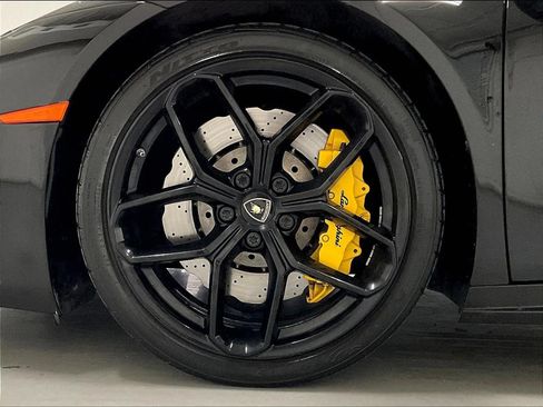 Used 2017 Lamborghini Huracan LP 580-2 RWD image 36