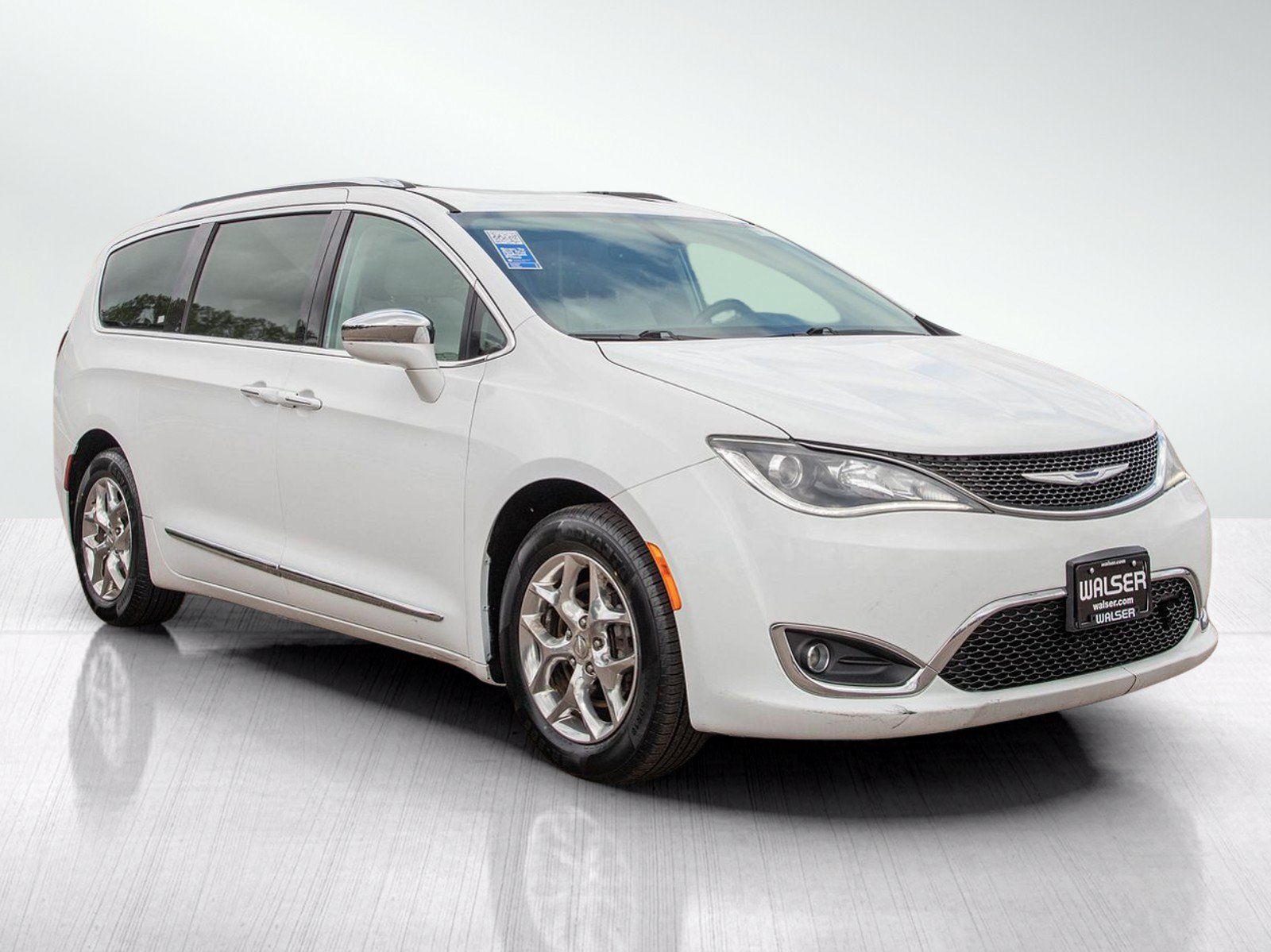 Used 2017 Chrysler Pacifica Limited FWD image 7