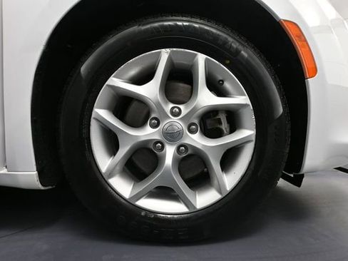 Used 2020 Chrysler Pacifica Limited FWD image 16