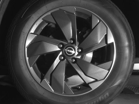 Used 2025 Nissan Rogue SV AWD/4WD image 14
