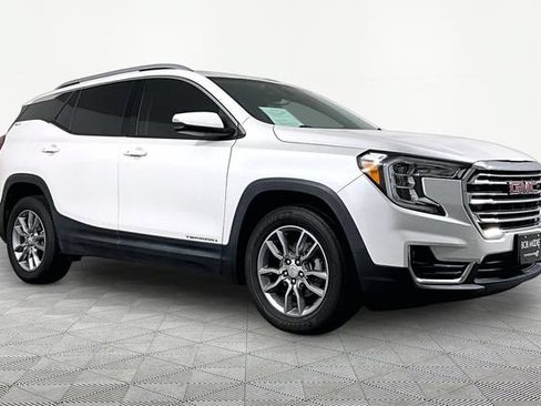 Used 2022 GMC Terrain SLT w/ Infotainment Package II AWD/4WD image 3