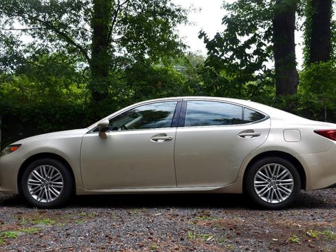 Used 2013 Lexus ES 350 w/ Luxury Pkg FWD image 7