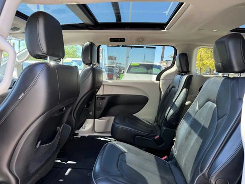 Used 2020 Chrysler Pacifica Limited FWD image 15