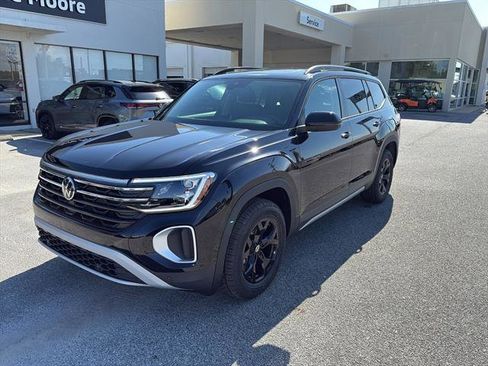 New 2026 Volkswagen Atlas Peak Edition AWD/4WD image 3