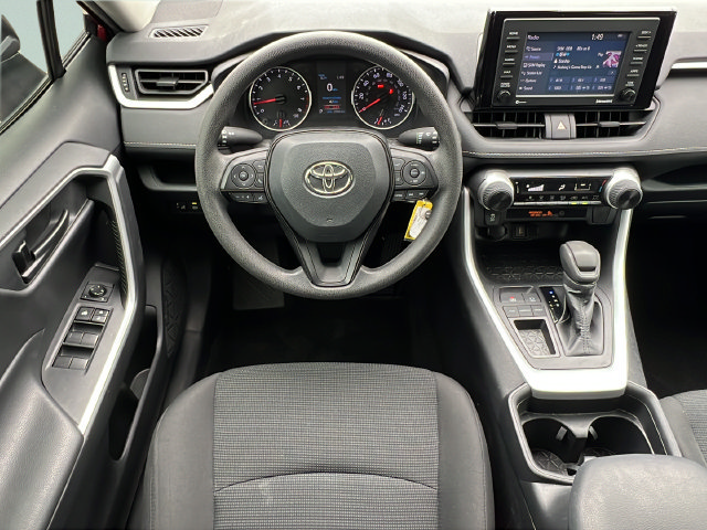 Used 2020 Toyota RAV4 LE FWD image 17