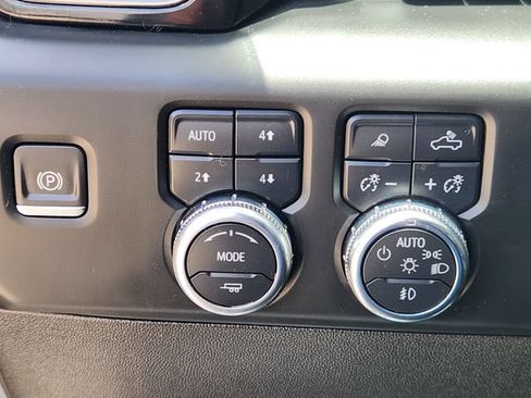 Used 2024 GMC Sierra 2500 AT4 w/ AT4 Premium Plus Package AWD/4WD image 20