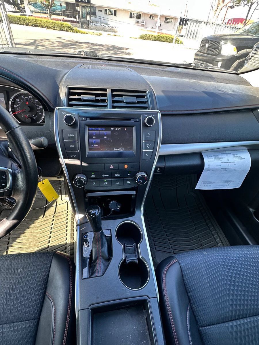 Used 2015 Toyota Camry SE FWD image 9