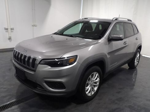 Used 2020 Jeep Cherokee Latitude w/ Cold Weather Group AWD/4WD image 3