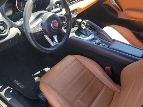 Used 2017 FIAT 124 Spider Lusso RWD image 8