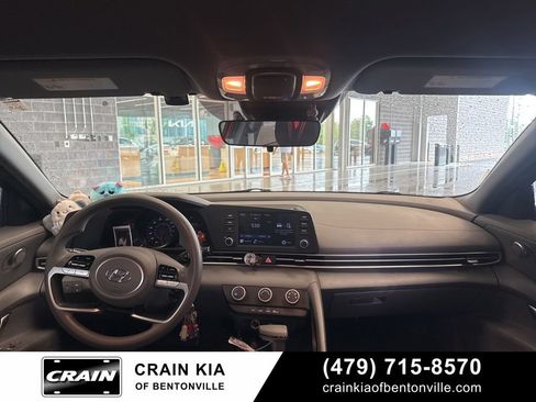 Used 2021 Hyundai Elantra SE FWD image 8
