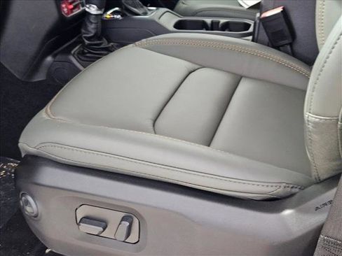 New 2025 Jeep Gladiator Mojave w/ Convenience Group image 4