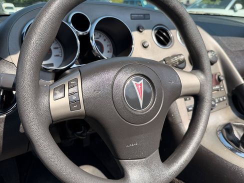 Used 2006 Pontiac Solstice Convertible w/ Power Package RWD image 18