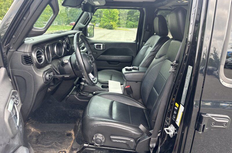 Used 2022 Jeep Wrangler Unlimited Sahara AWD/4WD image 9