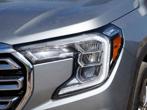 Used 2024 GMC Terrain SLT image 6