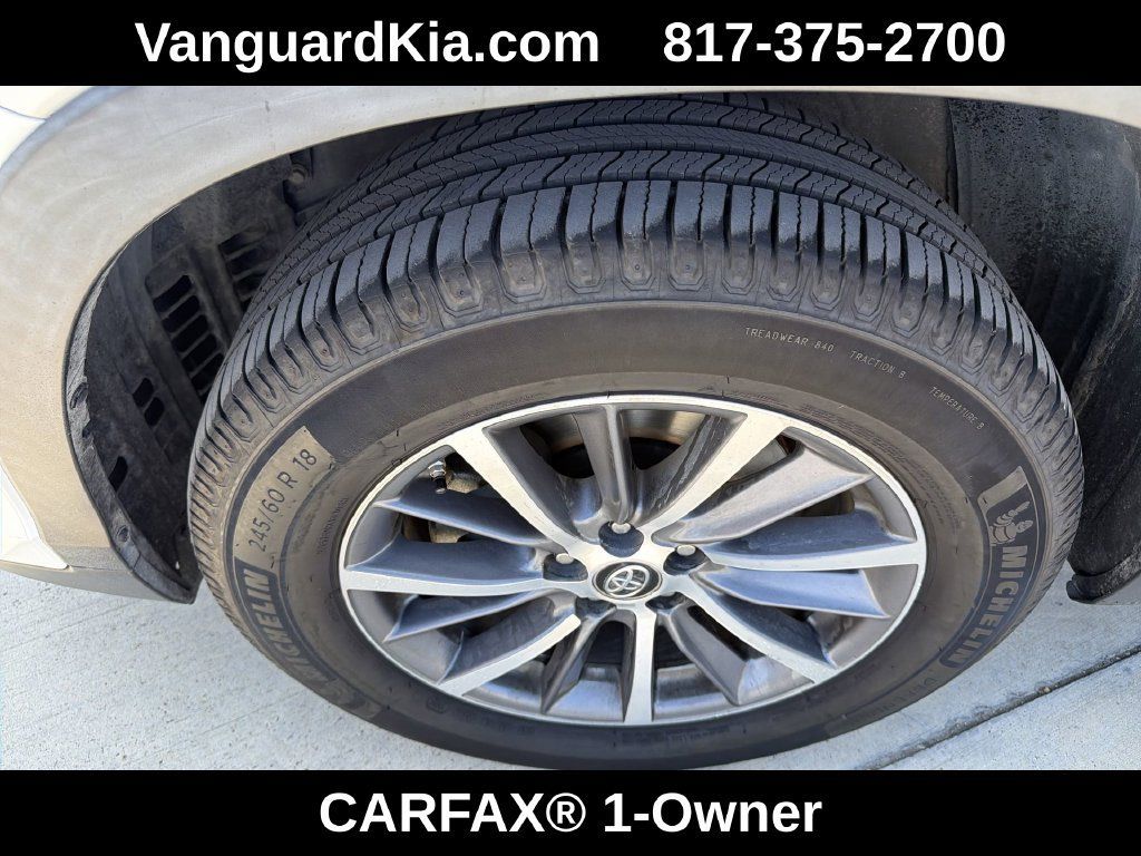 Used 2019 Toyota Highlander XLE FWD image 21