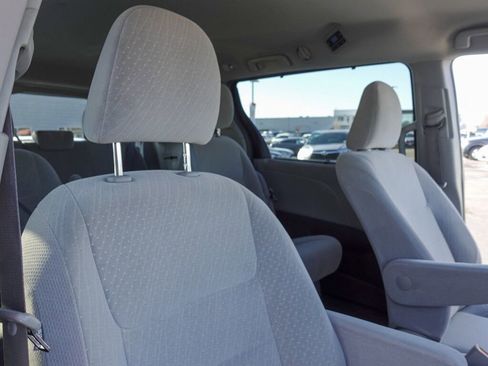Certified 2018 Toyota Sienna LE image 15