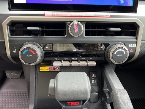 New 2026 Toyota Tacoma TRD Off-Road w/ TRD Off Road Upgrade Package AWD/4WD image 17