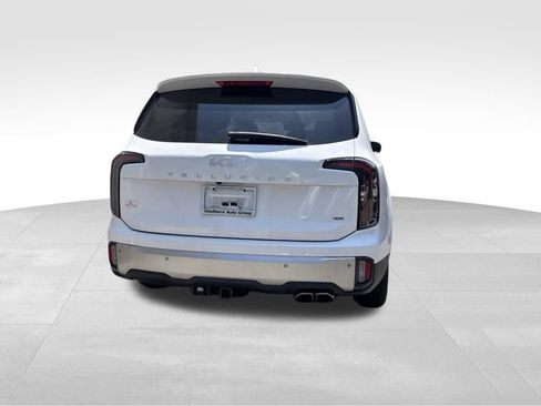 Certified 2024 Kia Telluride EX w/ EX Captain's Chair Package AWD/4WD image 11