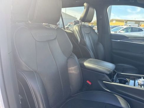 Used 2023 Jeep Grand Cherokee L Overland w/ Advanced Protech Group III image 9