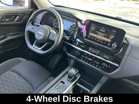 Used 2025 Nissan Pathfinder SV image 12