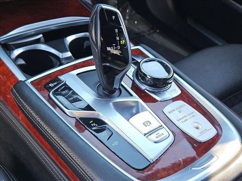 Used 2017 BMW ALPINA B7 xDrive image 11